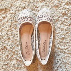 De Blossom Collection White Lace Flats